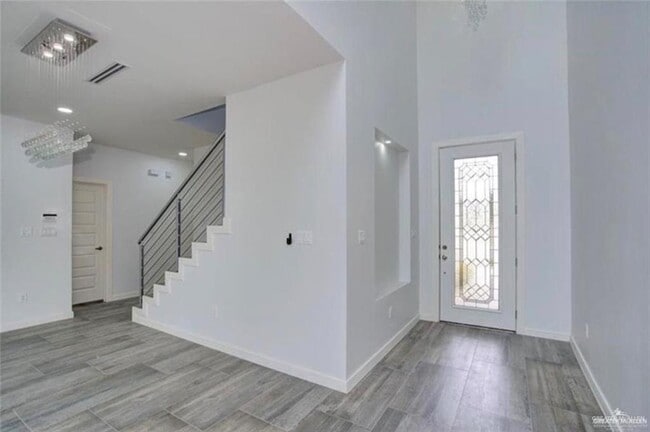 Building Photo - 18 Sunset Dr