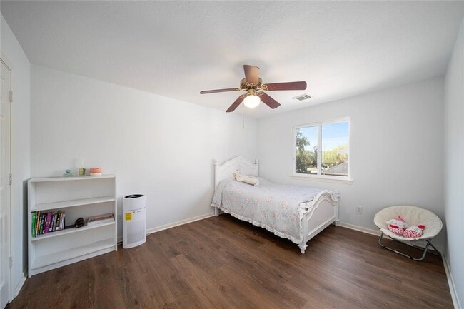 Building Photo - 2111 Scenic Hollow Ct