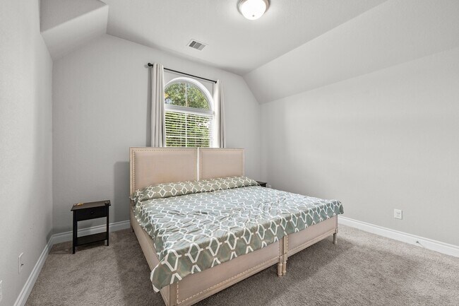 Building Photo - 8136 Tyrell Hgts Rd