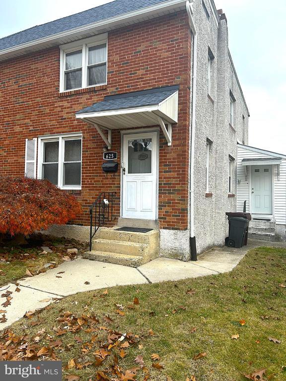 Primary Photo - 625 Grove St