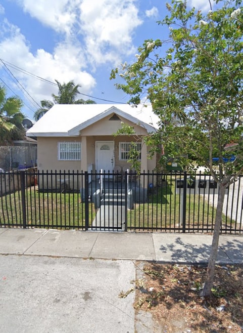 Building Photo - 2844 NW 22nd Ct