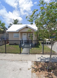 Building Photo - 2844 NW 22nd Ct