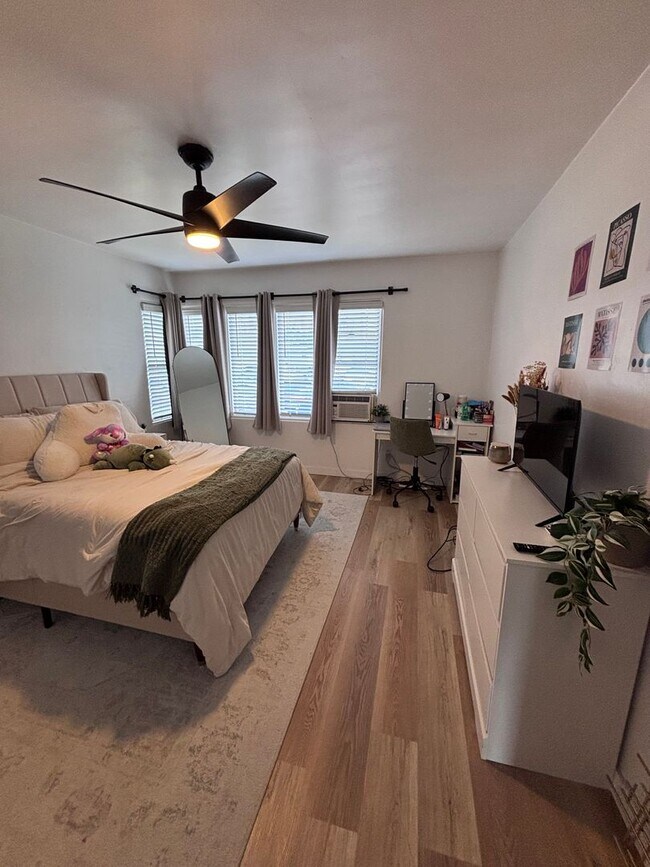 Building Photo - 6249-6253 Mary Lane Drive