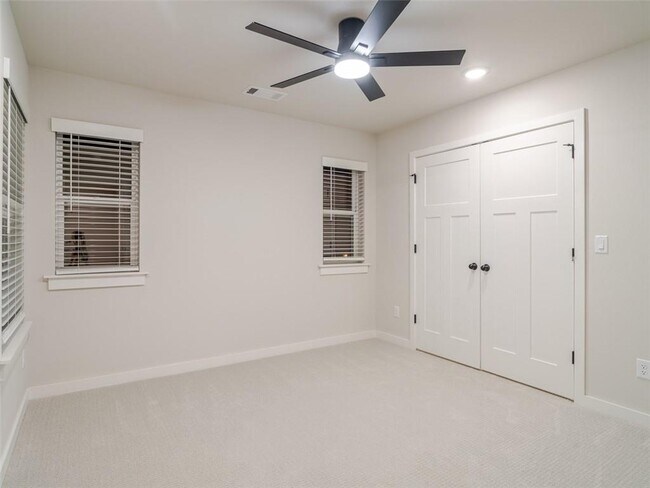 Building Photo - 511 Cosmos St