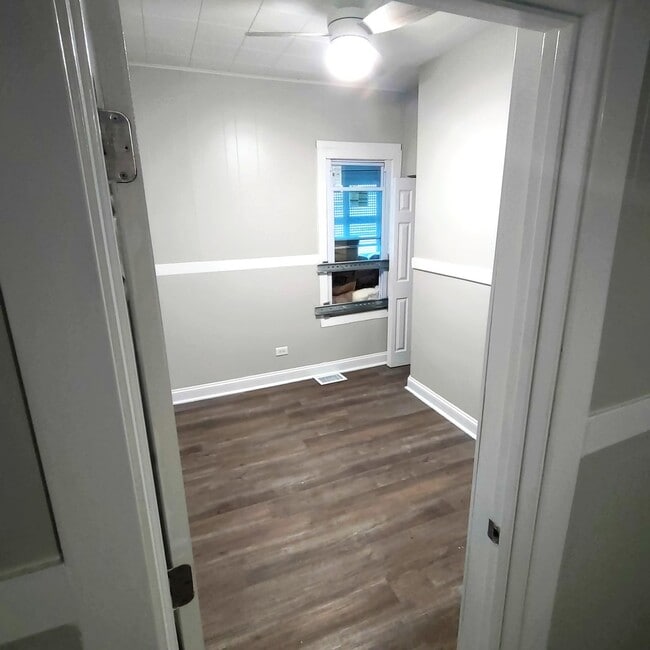 Building Photo - 1507 E 76th Pl