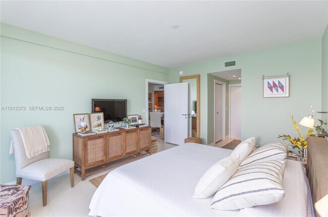 Building Photo - 520 West Ave