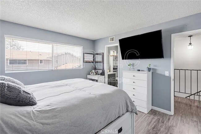 Building Photo - 196 Whitney Ave