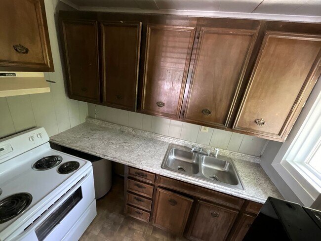 Building Photo - Cozy 1/1 Cottage at Hill Loop in Bonifay with Water/Sewer, Garbage, and Lawn Maintenance Included!