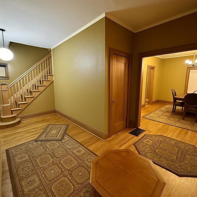 Building Photo - 3 Bedroom 1 Bathroom