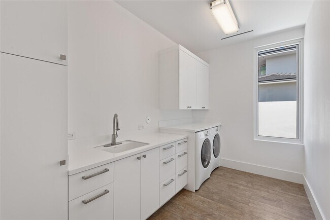 Building Photo - 500 Isle of Capri Dr