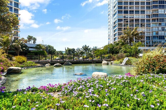 Building Photo - 1810 Avenida Del Mundo