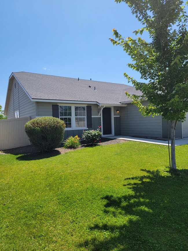 Building Photo - Available July 15th - Newer Home for Rent ...