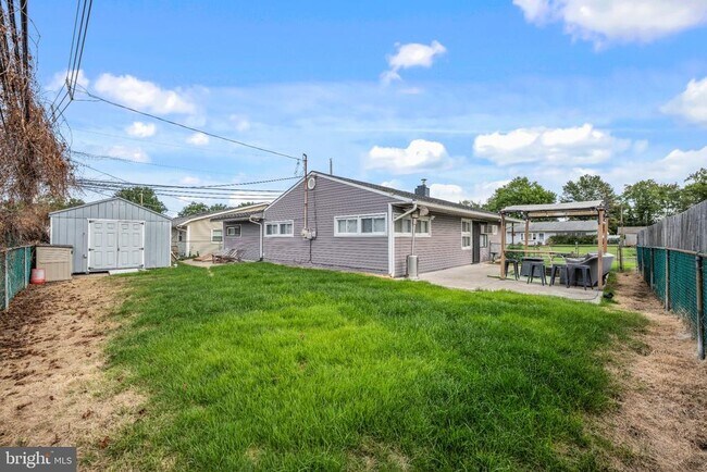 Building Photo - 47 Glenwood Ln