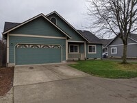 Building Photo - Beautiful 3-Bedroom, 2-Bath Duplex On A Corner Lot!