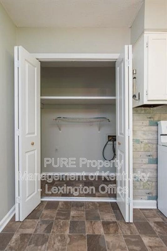 Building Photo - 316 Longview Dr