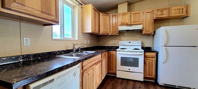 Building Photo - Discover this Recently Upgraded 3 Bed 2 Bath Modular House!