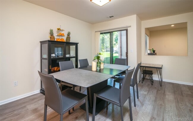 Building Photo - 327 N Greeley Ave