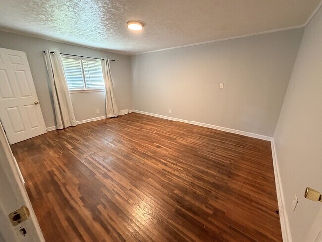 Building Photo - 4 Bedroom, 2 Bath Home in Humboldt