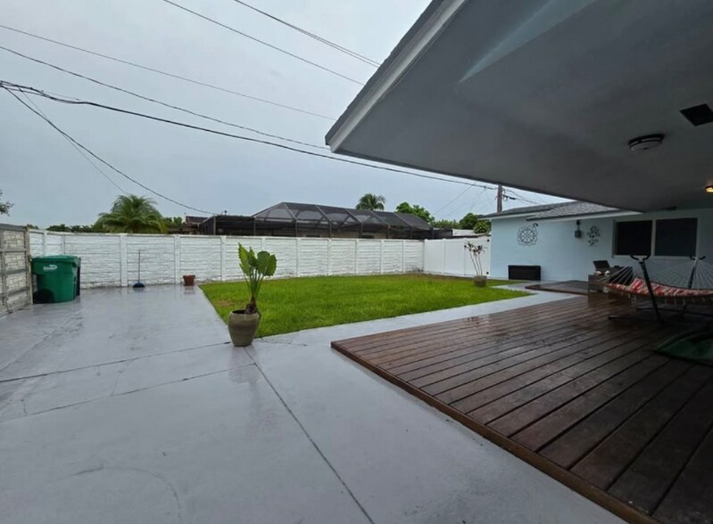 Building Photo - 9591 SW 52nd Terrace