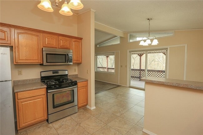 Building Photo - 39 Sheneman Dr