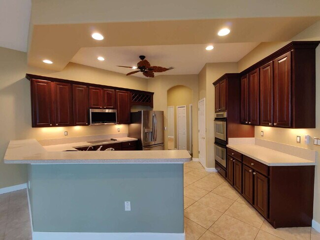 Building Photo - 22646 Cliffside Way
