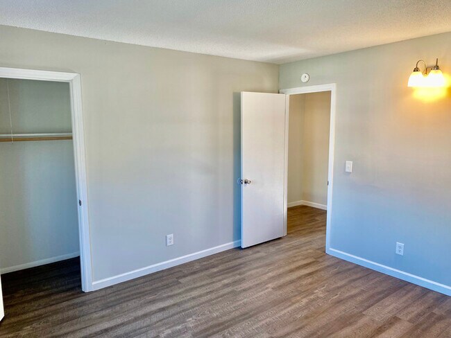 Building Photo - 1638 Keeble St