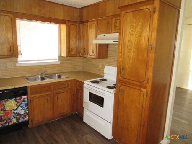 Building Photo - 2406 Shoemaker Dr