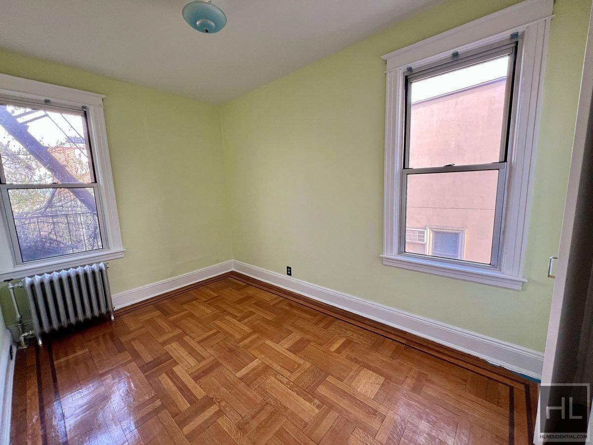 Building Photo - 3.5BR 2BA Massive Townhouse w/ Sunroom & Optional Private Parking In Maspeth