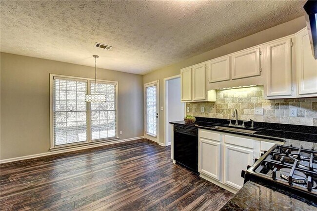 Building Photo - 235 Tanners Ct
