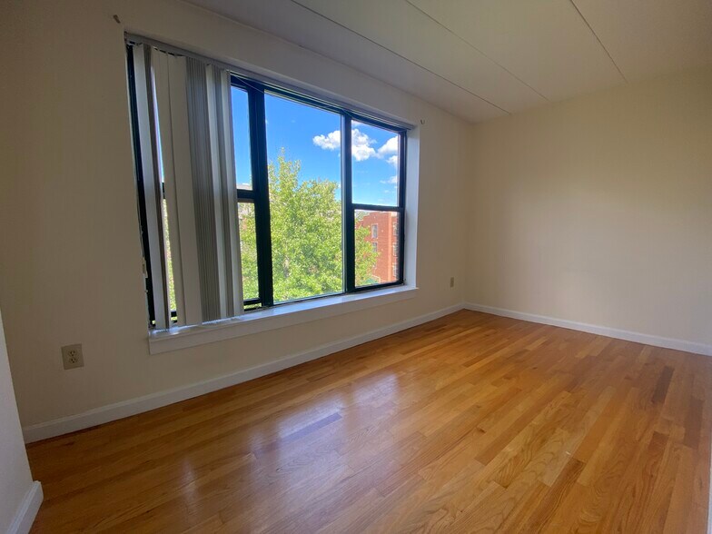 Building Photo - 5 Douglas Park