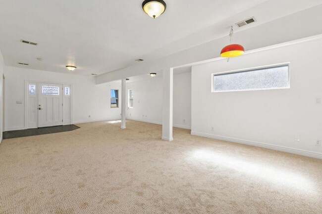 Building Photo - 751 N Garfield Ave