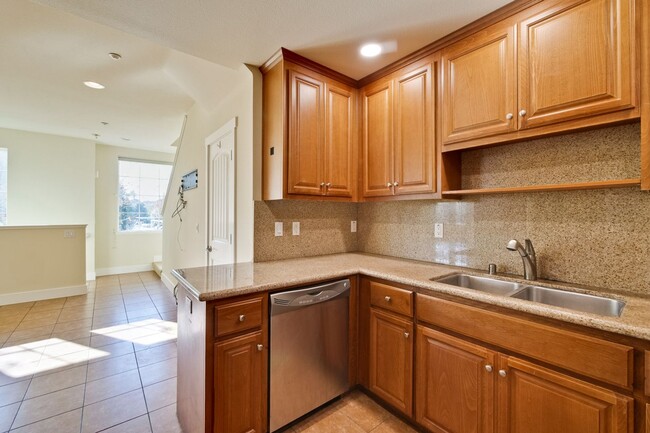 Building Photo - 3-Bed, 3-Bath Home in Sunnyvale near Seven...