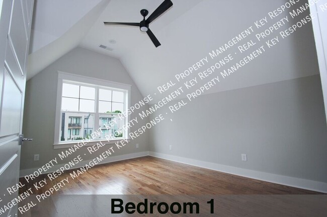Building Photo - 6113B California Avenue-