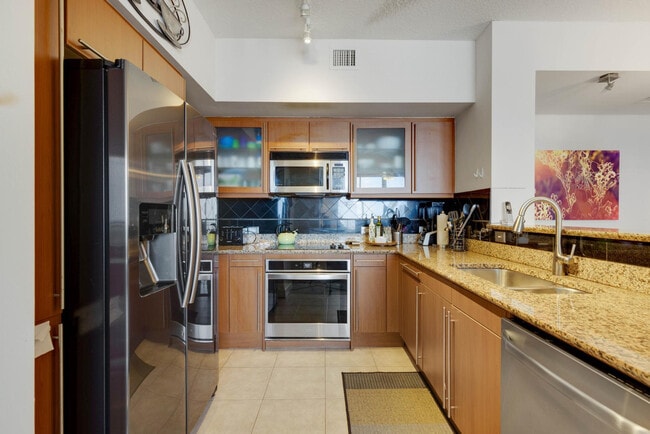 Building Photo - 2065 S Ocean Dr