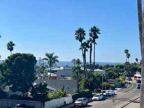 Building Photo - 2 Bed / 2 Bath Condo with Panoramic Ocean ...