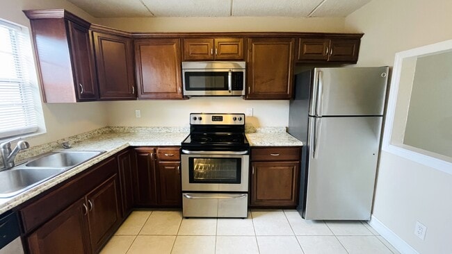 Building Photo - 2860 Somerset Park Dr