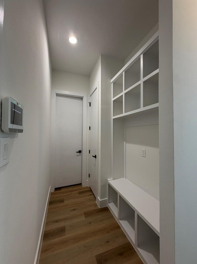 Building Photo - 6733 Peerless St