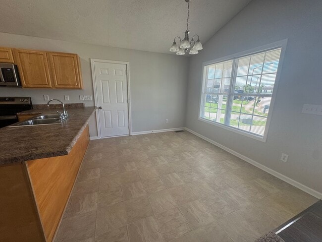 Building Photo - Newly Renovated 3BR 2BA home close to GM, ...