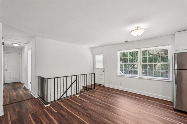 Building Photo - 119 Kelso Dr SW