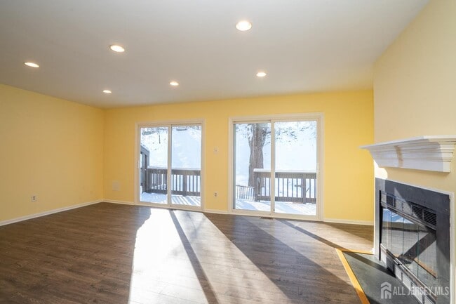 Building Photo - 42 Chicopee Dr