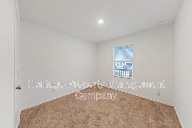 Building Photo - 140 Wood Moss Dr