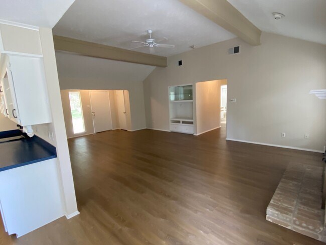 Primary Photo - 3706 Hill Springs Dr