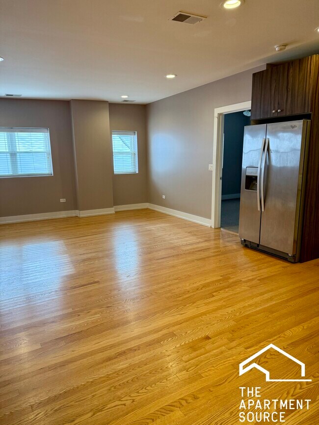 Building Photo - 3433 S Indiana Ave