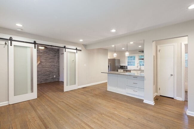 Building Photo - Renovated 3/2 w/ Fenced In Backyard and Courtyard!