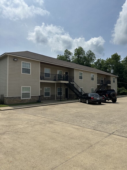 Primary Photo - 409 Nacogdoches St
