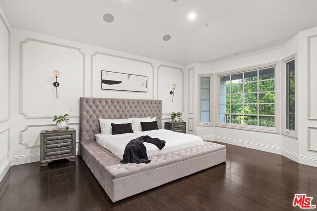 Building Photo - 4923 Amigo Ave