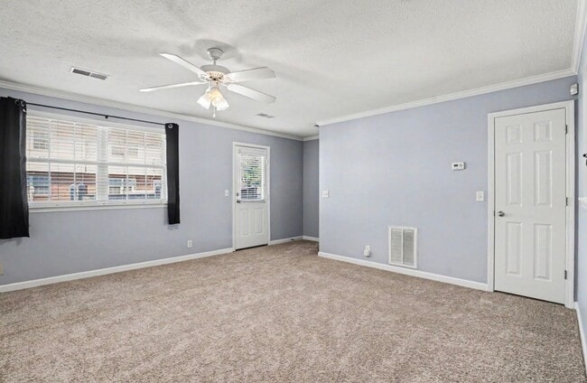 Building Photo - Donelson Townhome!