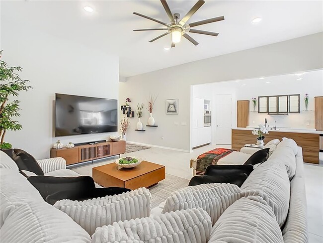 Building Photo - 790 Carmel Ln