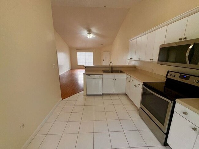 Building Photo - 3651 N Goldenrod Rd