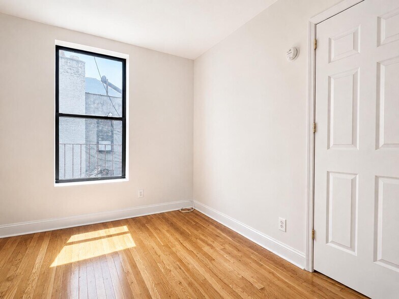 Building Photo - 386 Manhattan Ave